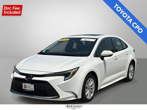Certified 2025 Toyota Corolla XLE FWD image 1