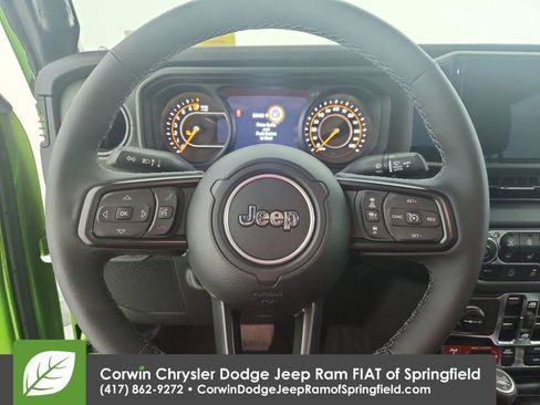 Used 2025 Jeep Gladiator Mojave image 13