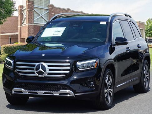 New 2025 Mercedes-Benz GLB 250 4MATIC image 4