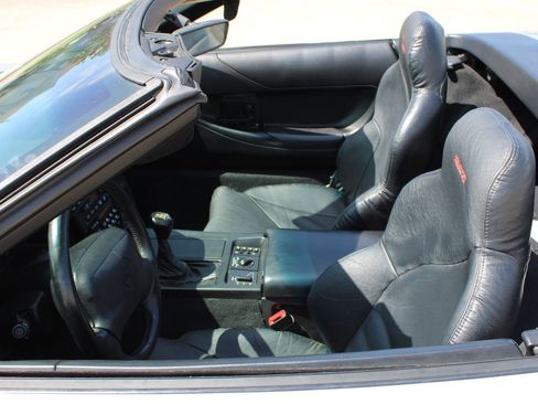 Used 1996 Chevrolet Corvette Convertible RWD image 10