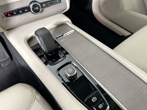 New 2025 Volvo XC90 T8 Plus w/ Protection Package Premier image 9