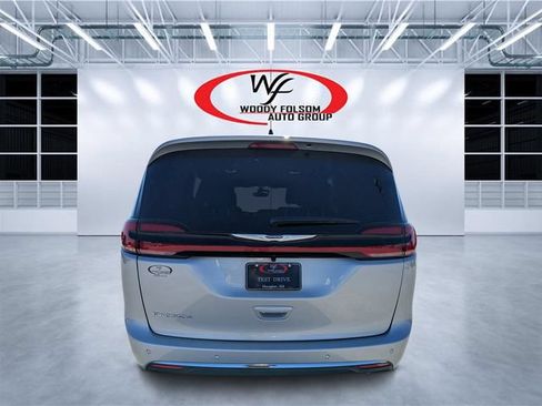 New 2026 Chrysler Pacifica Select FWD image 4