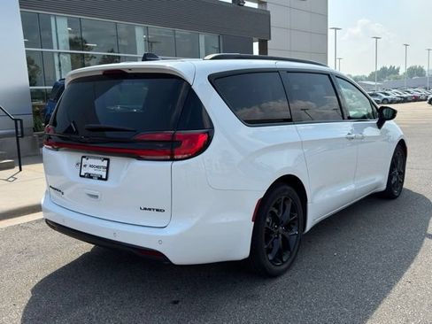 Used 2025 Chrysler Pacifica Limited FWD image 45