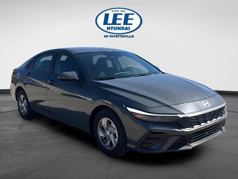 New 2026 Hyundai Elantra SE image 1