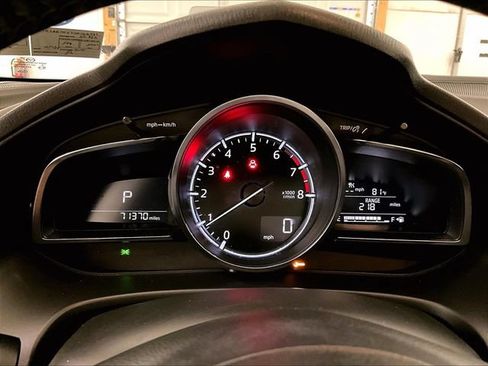 Used 2018 MAZDA MAZDA3 Grand Touring w/ Premium Equipment Package FWD image 19