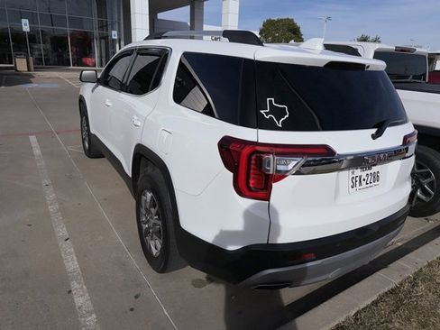 Used 2023 GMC Acadia SLE w/ Driver Convenience Package image 3