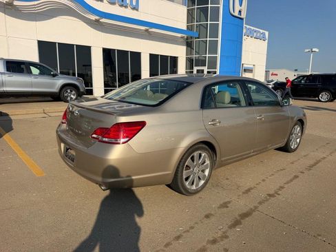 Used 2006 Toyota Avalon XLS FWD image 2