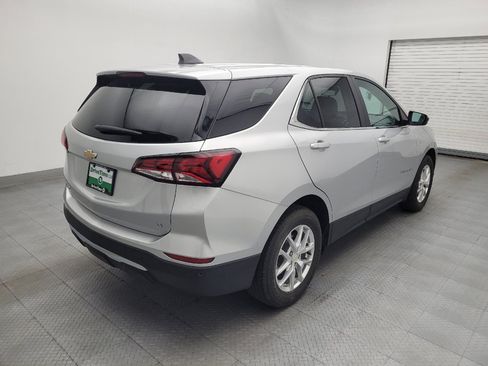 Used 2022 Chevrolet Equinox LT w/ Driver Convenience Package FWD image 9