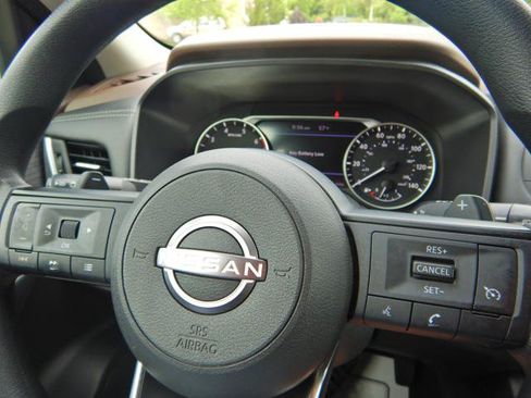 Used 2023 Nissan Rogue S AWD/4WD image 19
