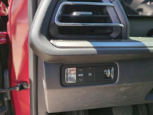 Used 2026 Chevrolet Traverse LT w/ Sun and Wheel Package FWD image 13