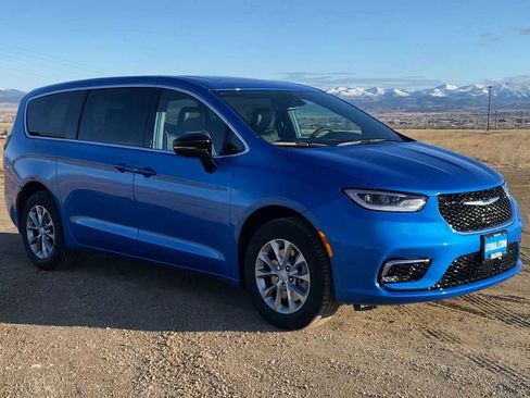 New 2026 Chrysler Pacifica Limited image 2