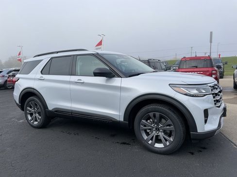 New 2026 Ford Explorer Active image 2