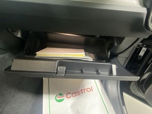 Certified 2025 Volvo XC40 B5 Plus image 30