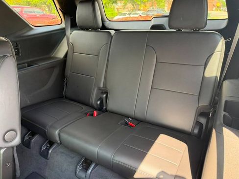 Used 2023 Chevrolet Traverse LT w/ LT Premium Package AWD/4WD image 10