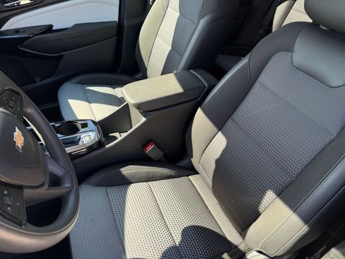 Used 2025 Chevrolet Trax LT image 36