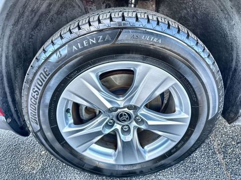 Used 2020 Toyota RAV4 XLE image 19