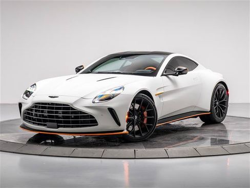 Used 2025 Aston Martin V8 Vantage Coupe RWD image 14