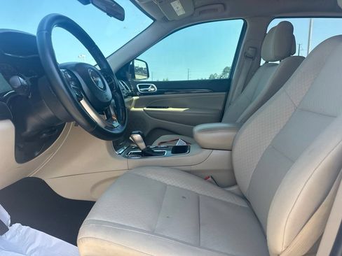 Used 2020 Jeep Grand Cherokee Laredo RWD image 12