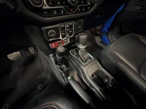 Used 2024 Jeep Gladiator Rubicon w/ Technology Group image 16