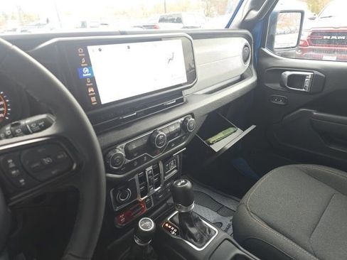 Certified 2025 Jeep Wrangler Willys image 24