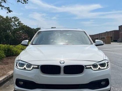 Used 2018 BMW 320i Sedan image 4