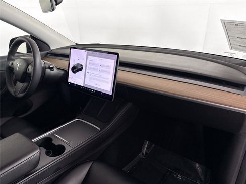 Used 2021 Tesla Model Y Long Range image 39