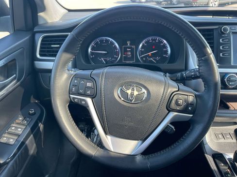 Used 2015 Toyota Highlander XLE image 14