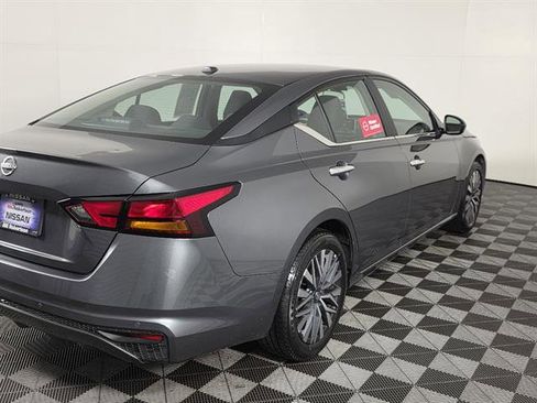 Used 2025 Nissan Altima 2.5 SV FWD image 4