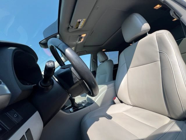Used 2019 Toyota Highlander XLE AWD/4WD image 14