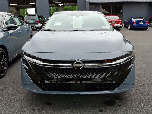 New 2026 Nissan Sentra SR w/ SR Premium Package FWD image 2