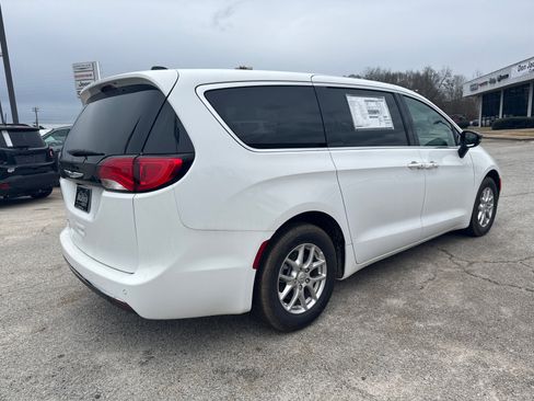 New 2026 Chrysler Voyager LX image 5