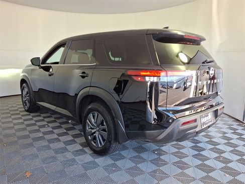 Used 2024 Nissan Pathfinder S image 8