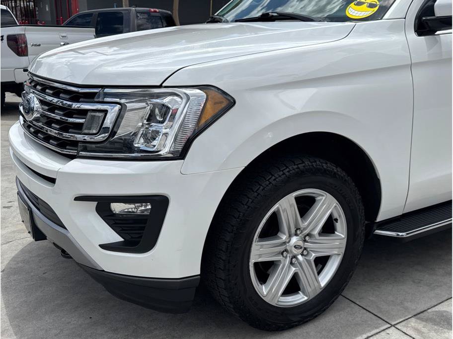 Used 2020 Ford Expedition XLT w/ Equipment Group 202A AWD/4WD image 4