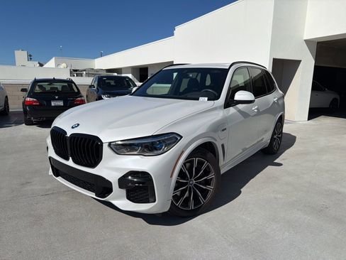 Certified 2023 BMW X5 xDrive45e w/ Executive Package image 3