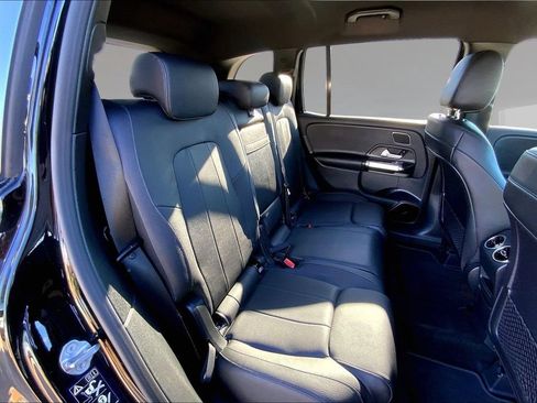 Used 2021 Mercedes-Benz GLB 250 4MATIC w/ Premium Package image 26