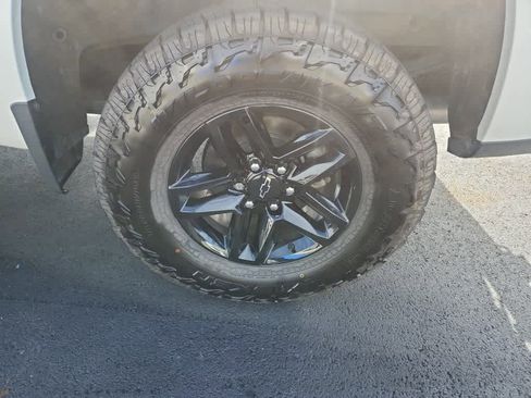 Used 2021 Chevrolet Silverado 1500 LT Trail Boss w/ Bed Protection Package image 11