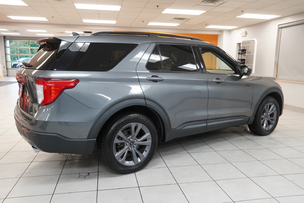 Used 2022 Ford Explorer XLT w/ Equipment Group 202A AWD/4WD image 12