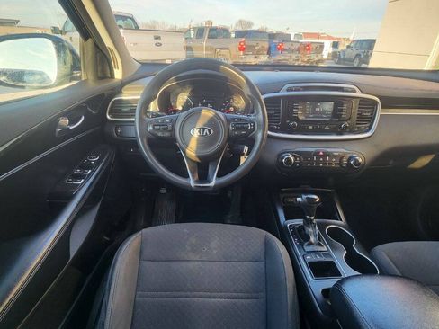 Used 2017 Kia Sorento AWD image 9