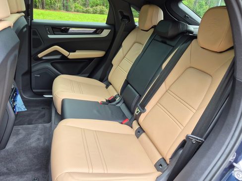 Certified 2026 Porsche Cayenne Coupe AWD/4WD image 27