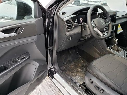 New 2026 Volkswagen Taos SE image 6