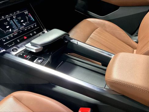Certified 2023 Audi e-tron Premium Plus w/ Premium Plus Package AWD/4WD image 18