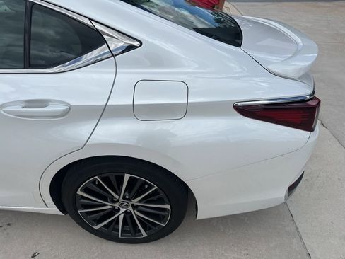 Used 2024 Lexus ES 300h w/ Premium Package FWD image 6