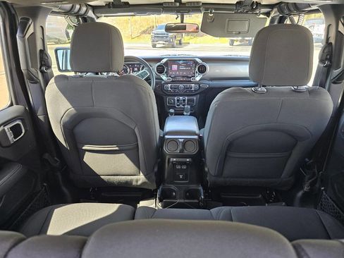 Used 2018 Jeep Wrangler Unlimited Sahara image 21