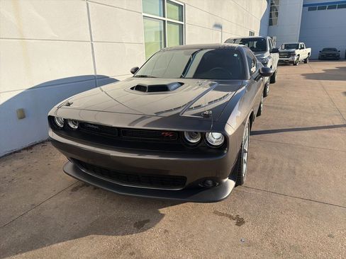 Used 2019 Dodge Challenger R/T w/ Plus Package image 2