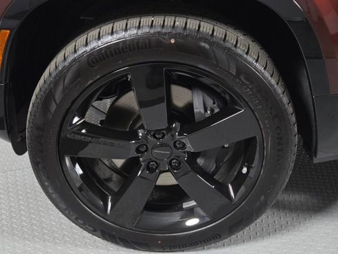 New 2026 Land Rover Defender 130 X-Dynamic SE image 8