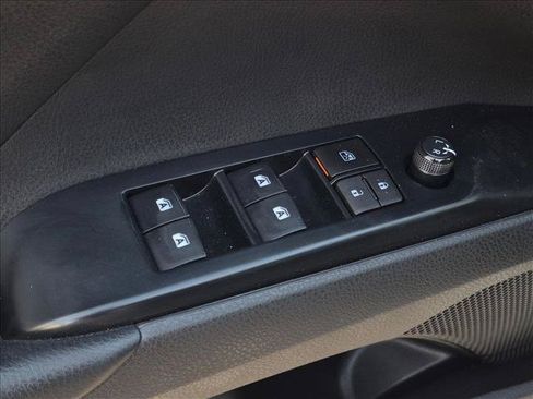 Used 2020 Toyota Camry SE w/ Sunroof Package FWD image 9
