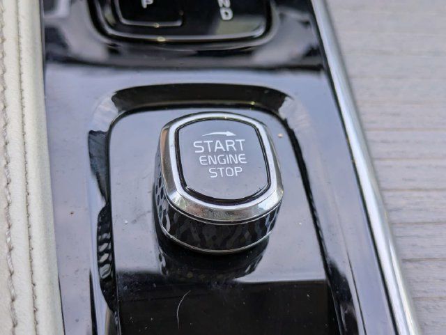 Certified 2024 Volvo XC90 B5 Plus AWD/4WD image 36