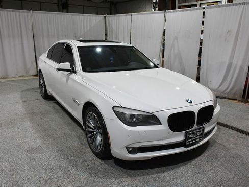 Used 2012 BMW 740i RWD image 3