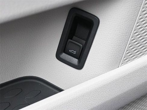 New 2025 Volkswagen ID. Buzz 1st Edition image 20