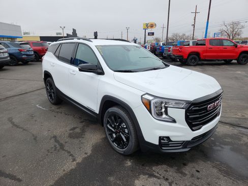 New 2024 GMC Terrain SLT w/ Elevation Edition image 7